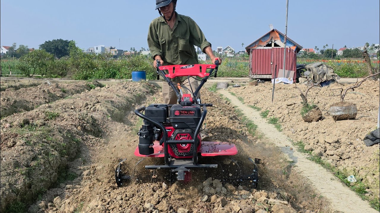 Máy xới đất 7hp ngày làm được vài ruộng vẫn về kịp đi ăn cỗ.