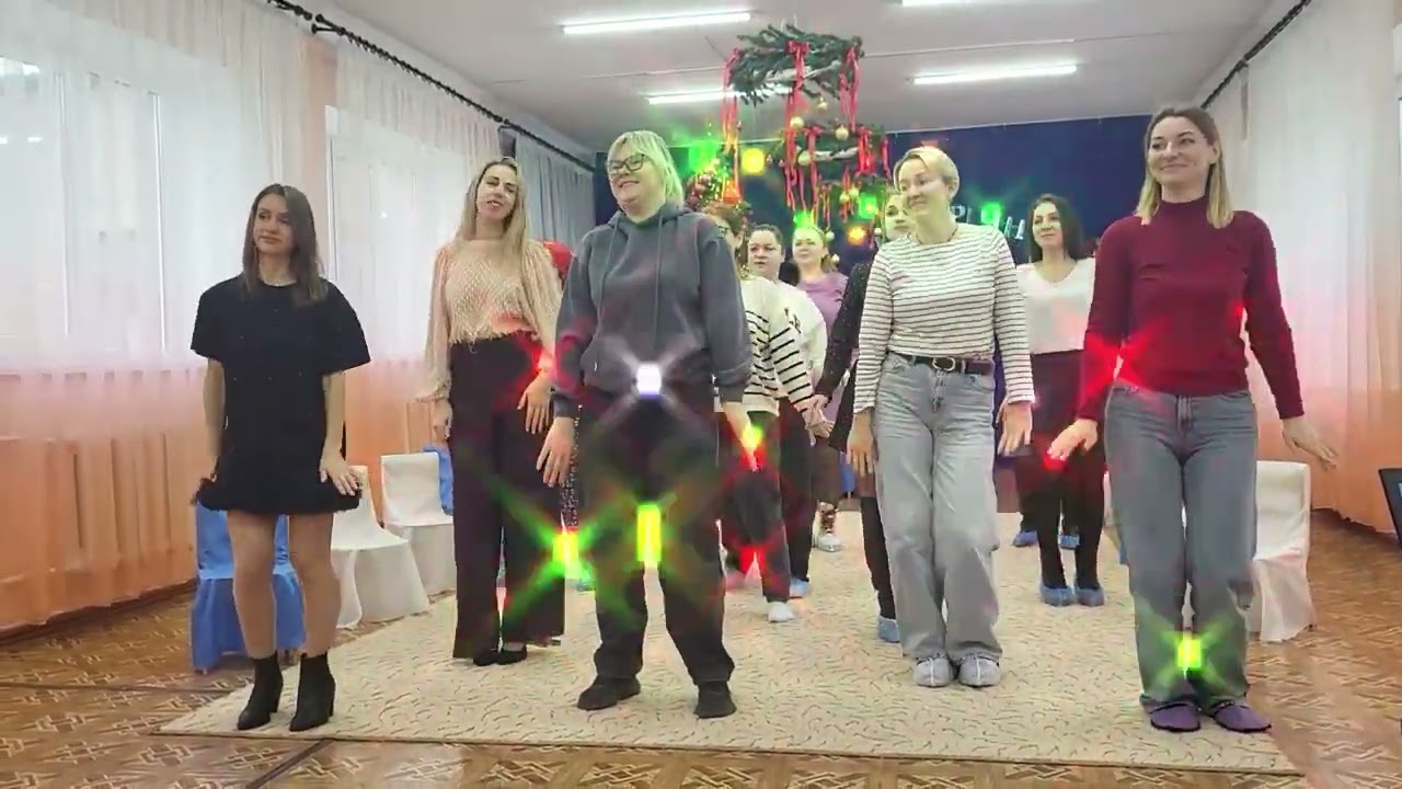 Таночок батьків на новорічному святі. 2026