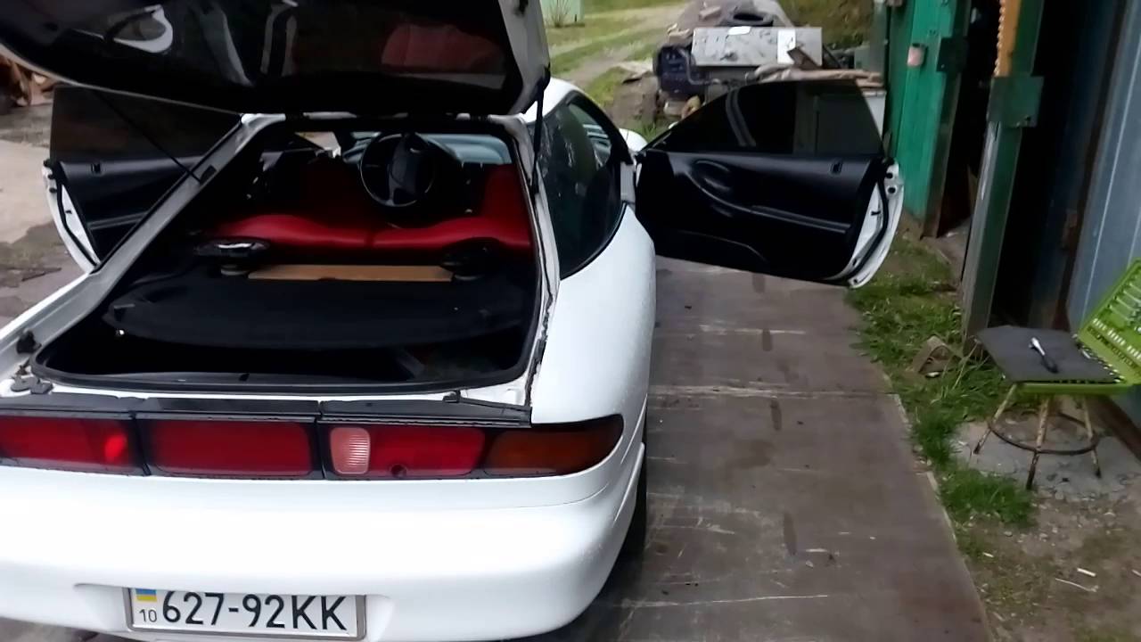 Do-it-yourself Ford Probe 2 restoration in the garage