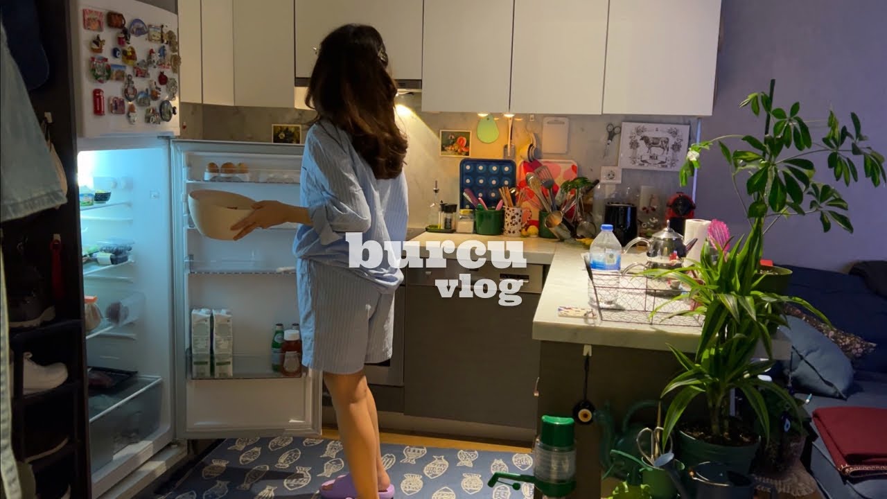 VLOG | Baking Banana Bread for Birthday | steak dinner, fried peppers, movie night 