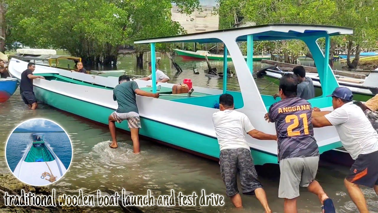 Peluncuran dan test drive perahu kayu tradisional