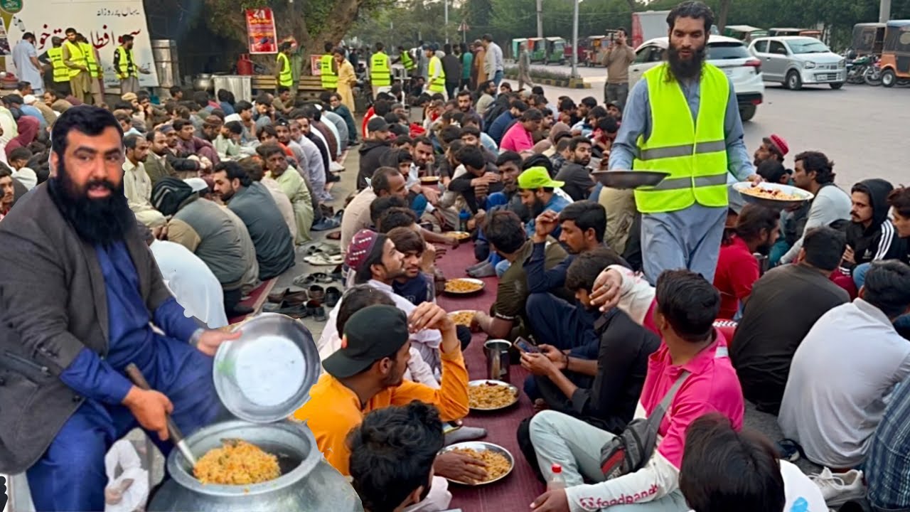 BIGGEST ROADSIDE RAMADAN IFTAR IN LAHORE PAKISTAN | RAMADAN IN PAKISTAN