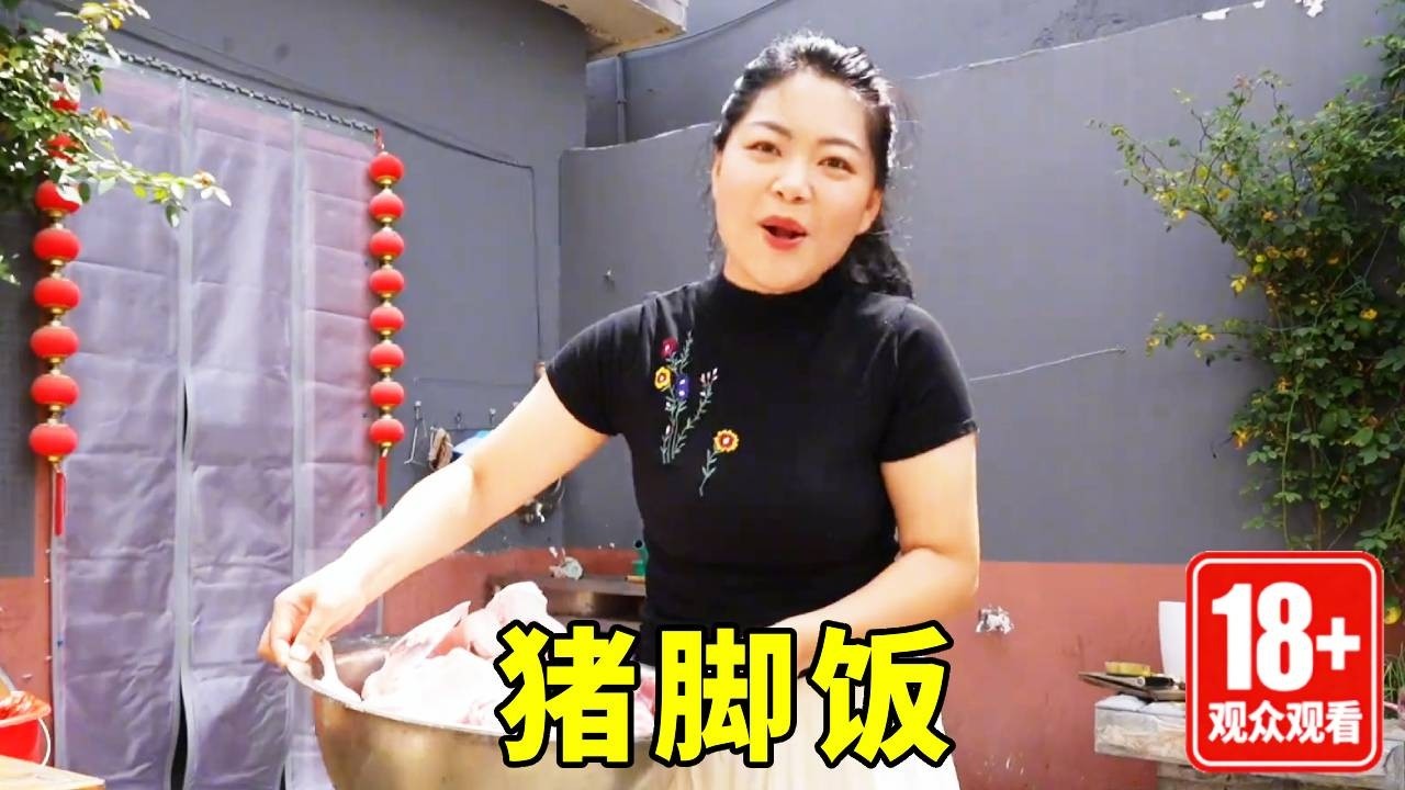小乔做猪脚饭奖励婆婆， 86岁老爹也大口啃着骨头，吃的太尽兴了！#农村生活 #农村美食 #记录真实生活