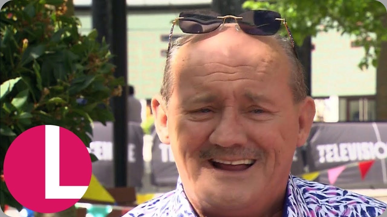 You'll Never Guess How Long It Takes Brendan O'Carroll to Transform Into Mrs. Brown! | Lorraine