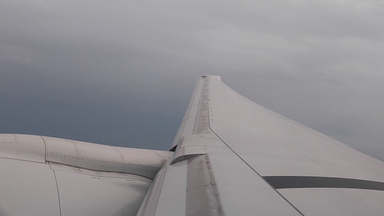 China Airlines 777 300ER Landing In Taipei Taoyuan Intl Airport