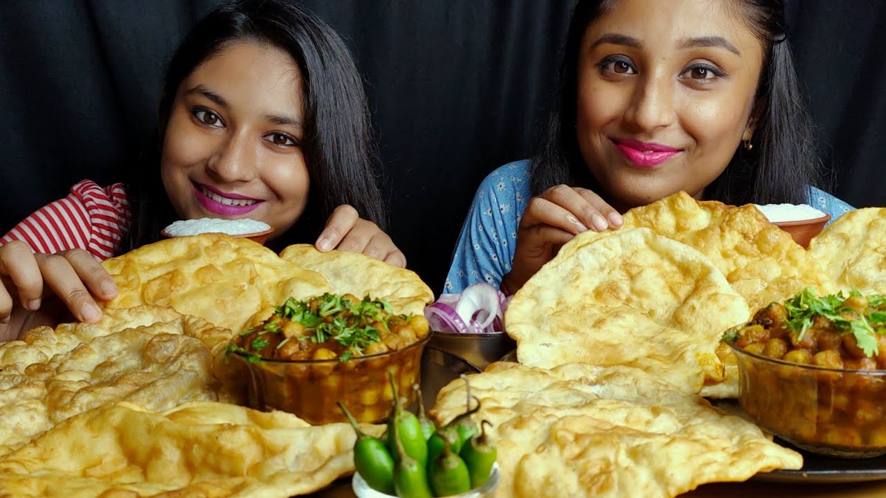 Jambo Chole Bhature and Lassi khao😳in just 3 mins|Silver play button unboxing|Street Food challenge😋