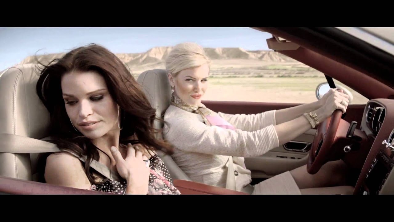 Реклама New Yorker - Dress for the moment