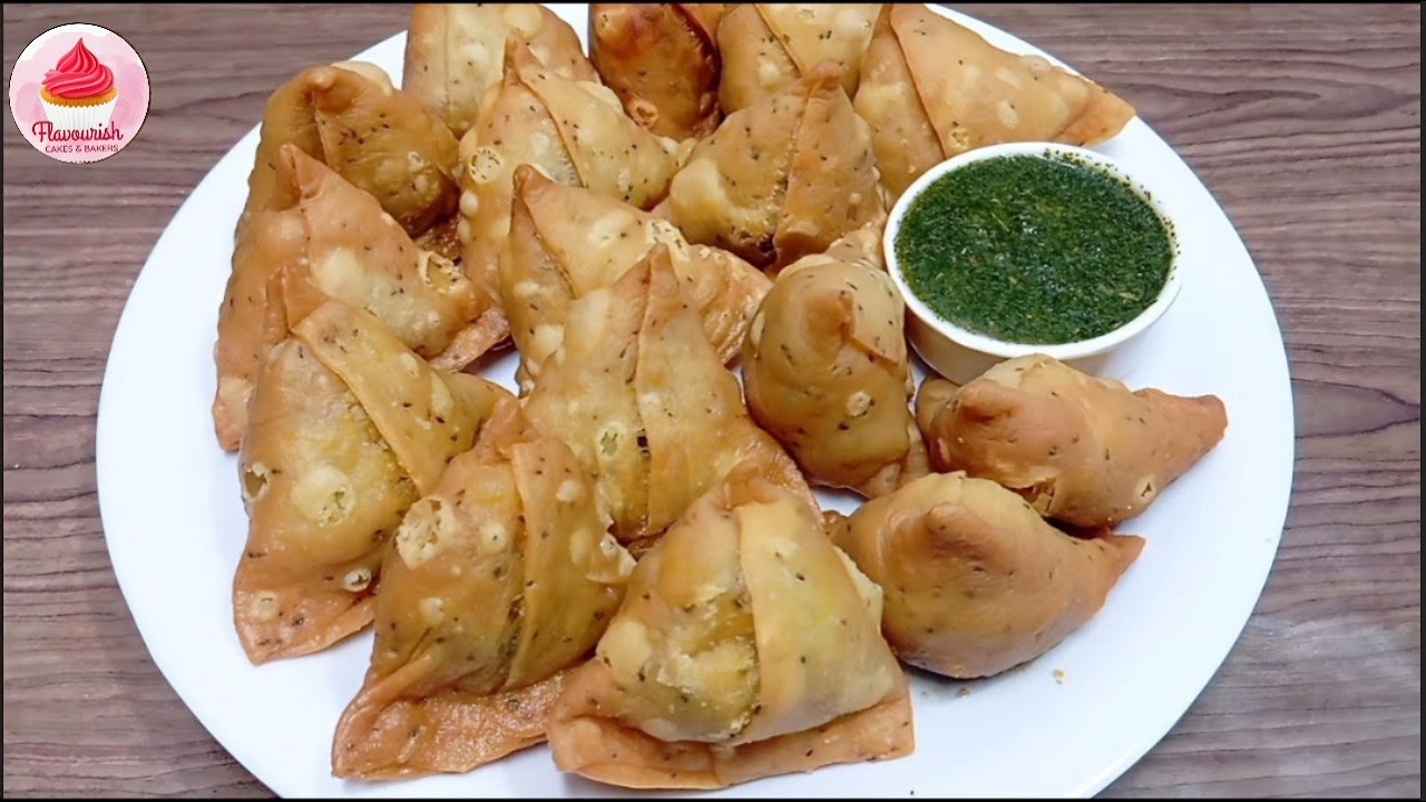 Mini Aloo Samosa Recipe 😍 | Street Style Crispy Aloo Samosa | By Flavourish