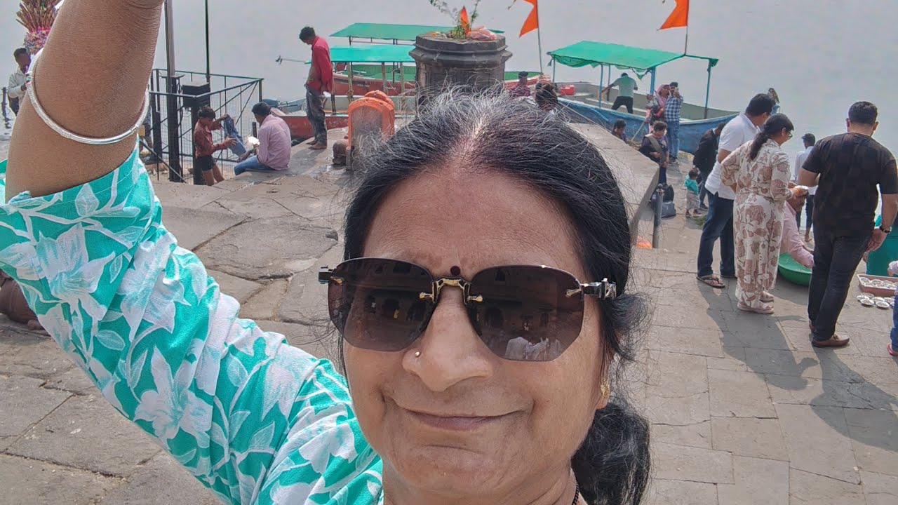 આજે અમે મહેશ્વરી કોટ ની નર્મદા નદીમાં નાવ માં બેસી ને આનંદ લીધો .. હર હર નર્મદે મૈયા..🙏🙏
