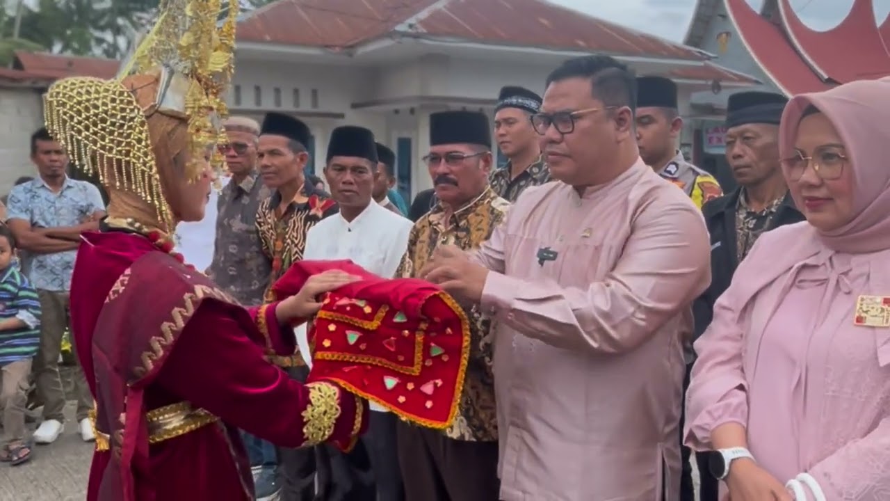 Rico Alviano Salurkan Bantuan 100 Juta Untuk TPA di Tanah Datar