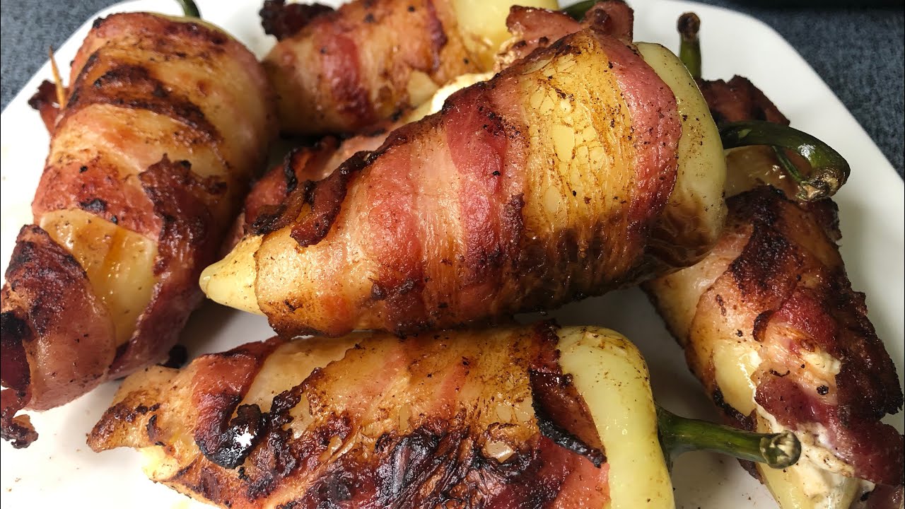CHILES GUEROS RELLENOS DE QUESO ENVUELTOS CON TOCINO