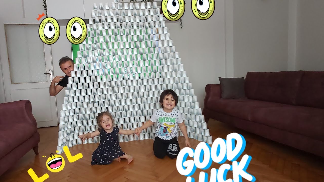 1000 tane karton bardakla kule yaptık, sonra devirdik. Eğlenceli çocuk videosu. Fun kids video.