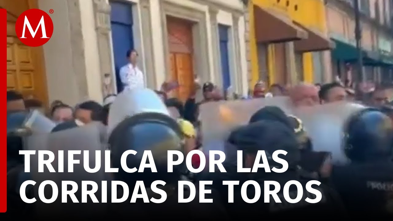Se enfrentan manifestantes en pro y contra de corridas de toros afuera del Congreso de CdMx