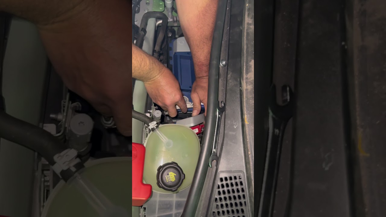 SUSTITUCION O CAMBIO DE BATERIA DE  BAJA TENSION 12V EN SMART EQ ELECTRICO