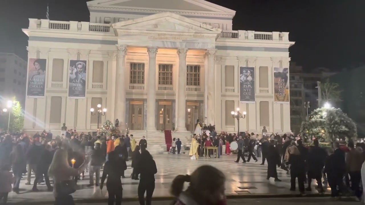 Οι επιτάφιοι Αγίας Τριάδας, Αγίων Κωνσταντίνου και Ελένης και Αγίου Σπυρίδωνος στο Δημοτικό Θέατρο