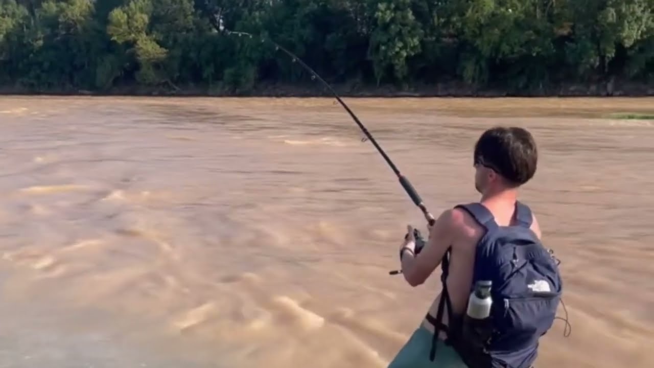 Pescando SILURO en las corrientes del río Ebro (2025) *termina mal*