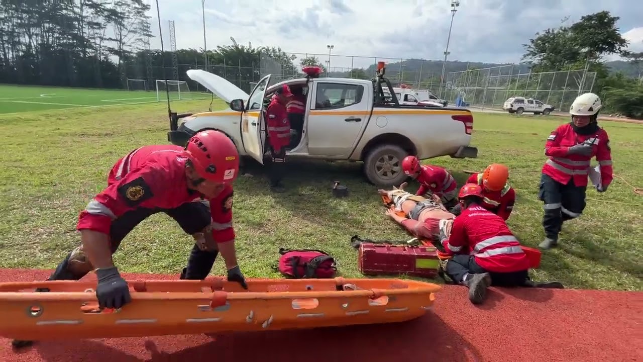 Latihan Road Accident Rescue