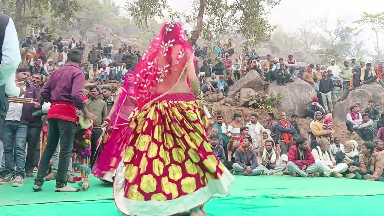 बी के एस बुन्देली राई को लाइक शेयर एवं सब्सक्राइब करें चैनल एंड पार्टी बुंदेलखंडी देसी धमाके दार राई
