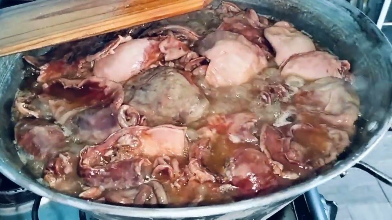 preparando buche con tripa estilo carnitas