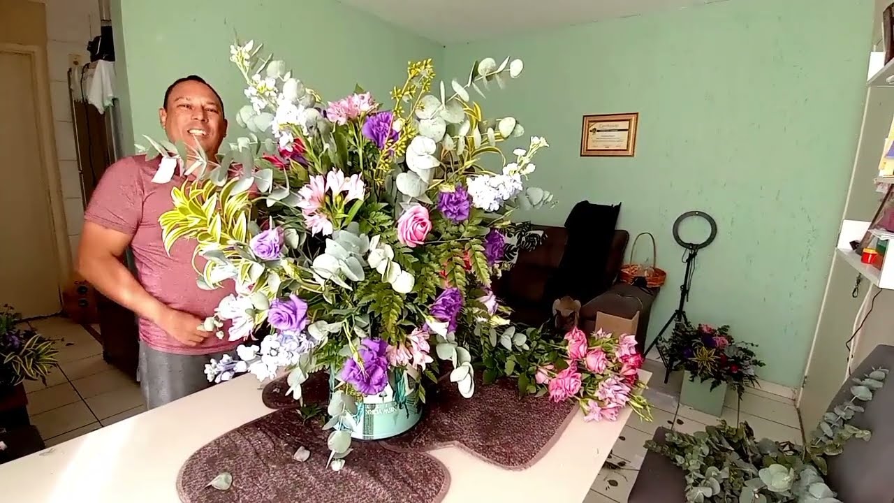 Como fazer um arranjo com flores lilás e Roxo desconstruído