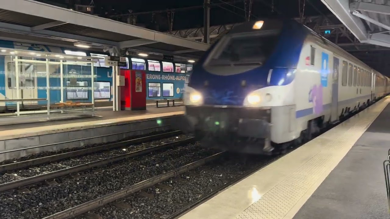 French Chamb&eacute;ry Night-time Train Spotting | SNCF TER B5uxh Control Car & TER 2N PG (Z 23500)