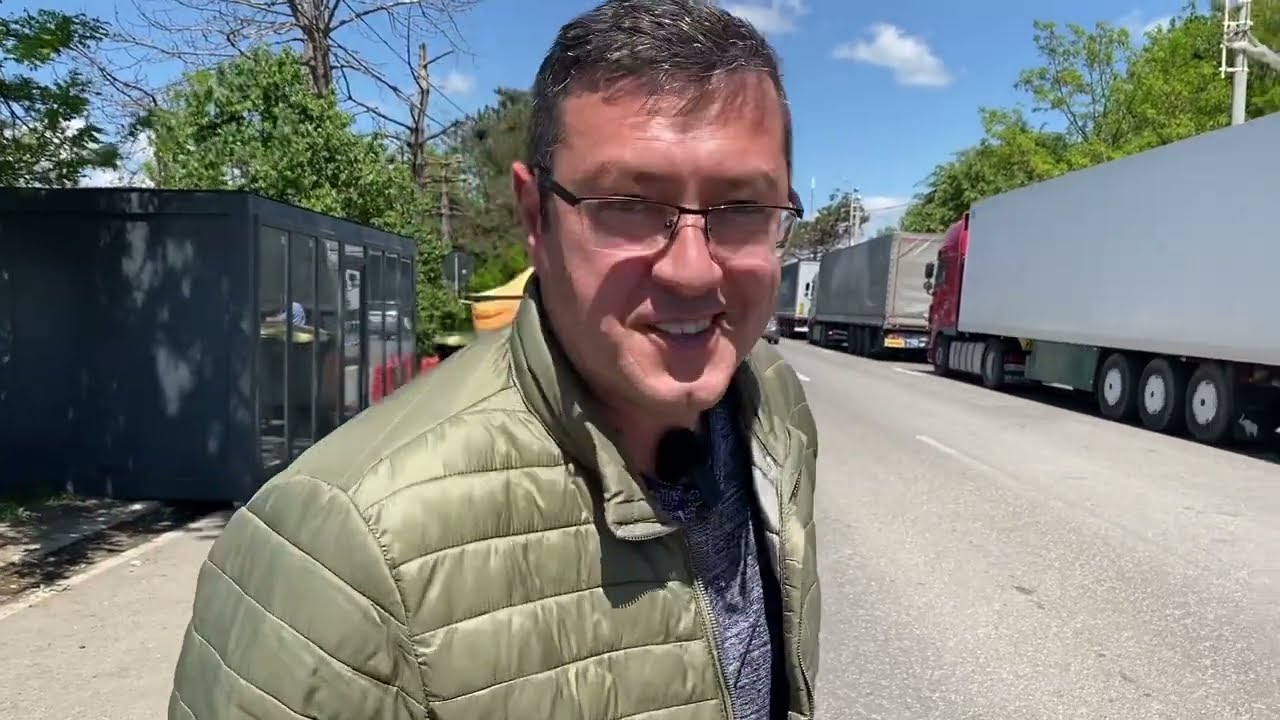 Vama Siret e sufocată de TIR -uri/ Ucraina nu face față intrărilor