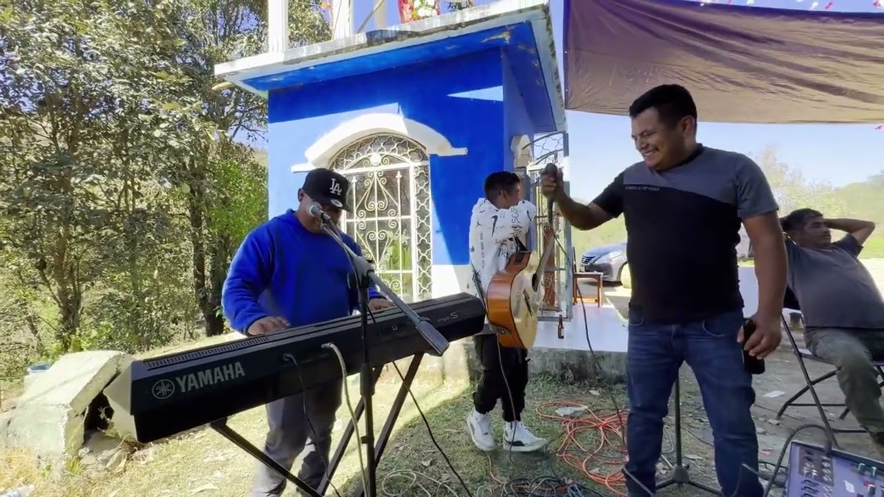Fidencio Mendez y Fidel y sus Teclados en la Fiesta de Cristo Rey
