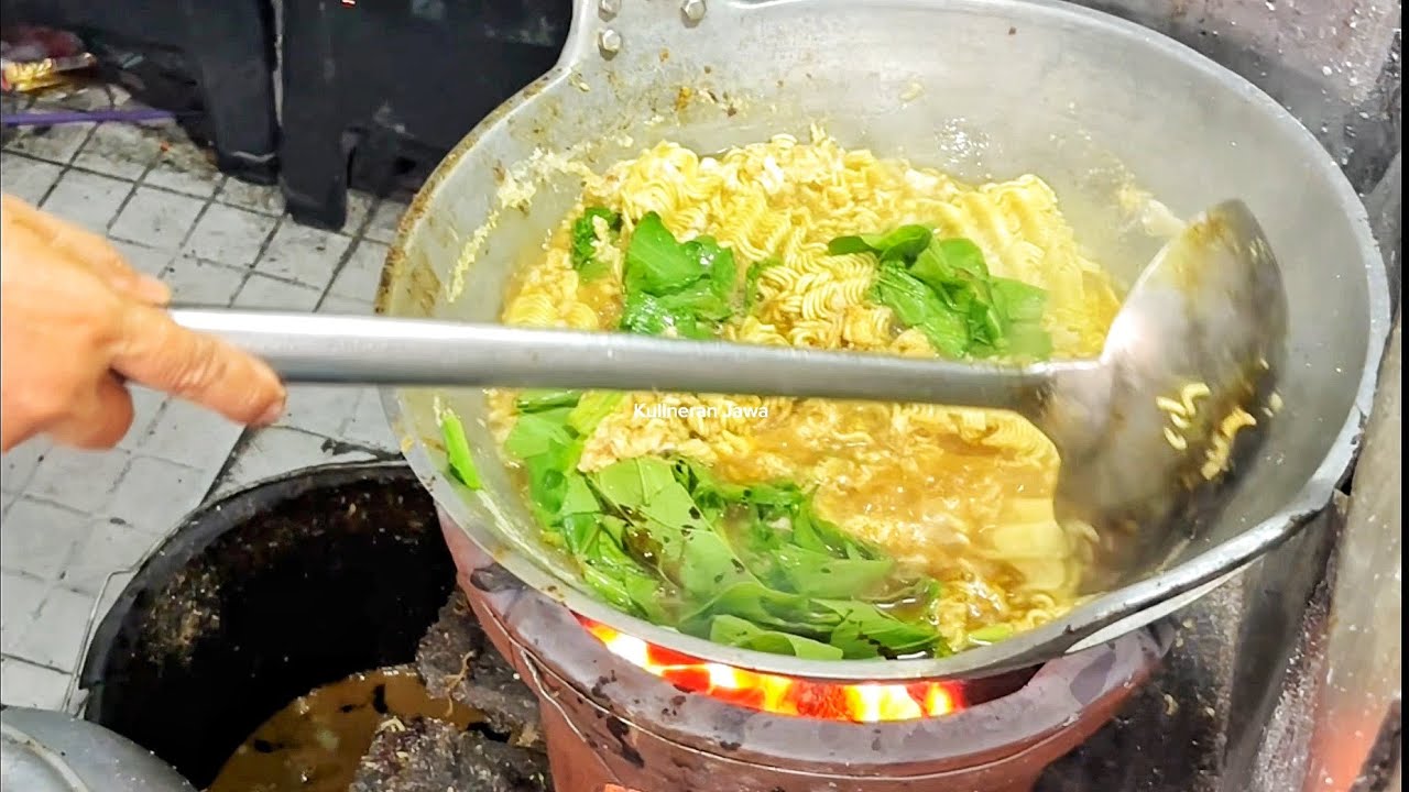 MIE NYEMEK TELOR BEBEK KUAH CABE PEDES LARIS di JOGJA