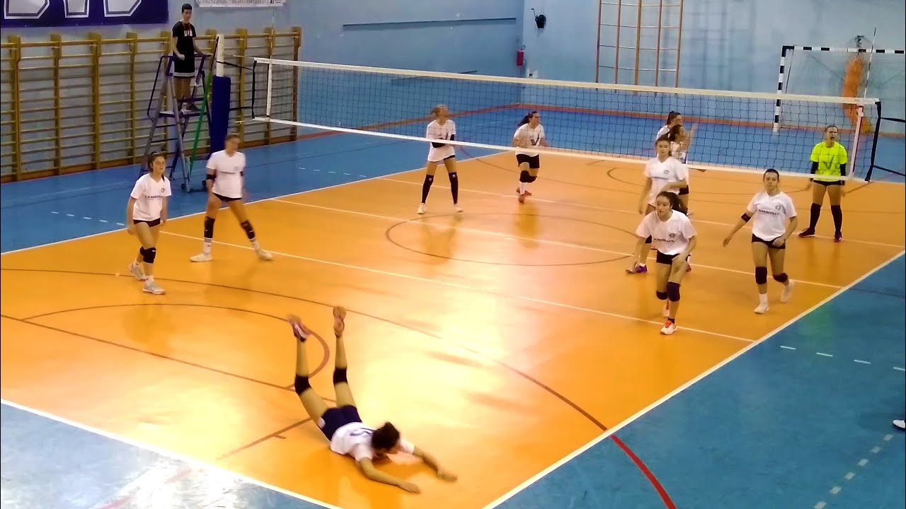 Pallavolo femminile: 2^ divisione  VS  under 16 !
