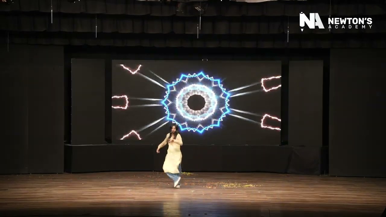 Bollywood Solo Dance by 11th Sci Grishma || AAGHAZ