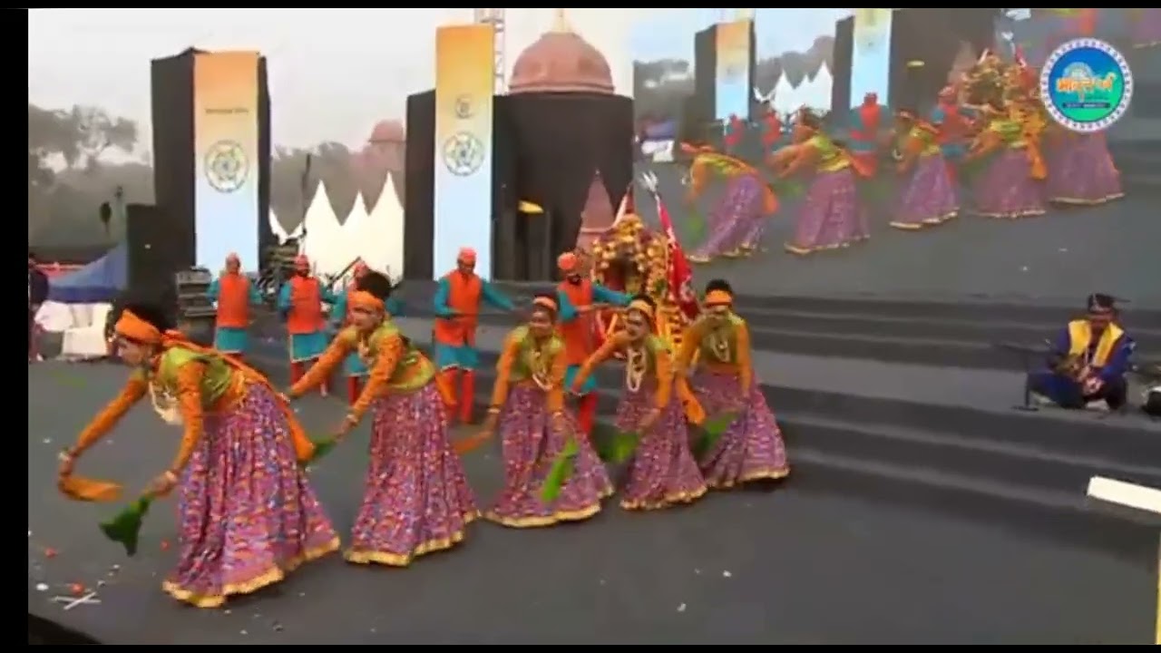 Pahadi dance ...red fort delhi