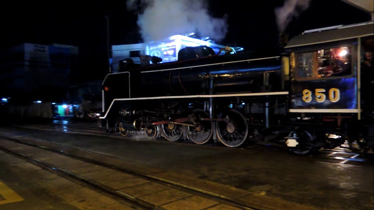 รถไฟไทย # ขบวนรถพิเศษนำเที่ยวรถจักรไอน้ำที่ 901 ผ่านแยกยมราช