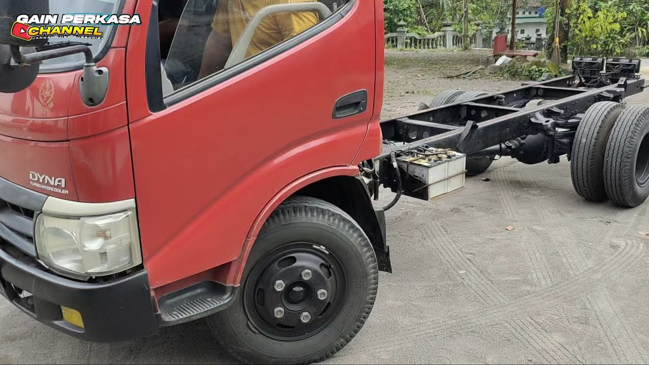 DIJUAL TRUK DYNA HT 2013//MESINYA MASIH TING TING
