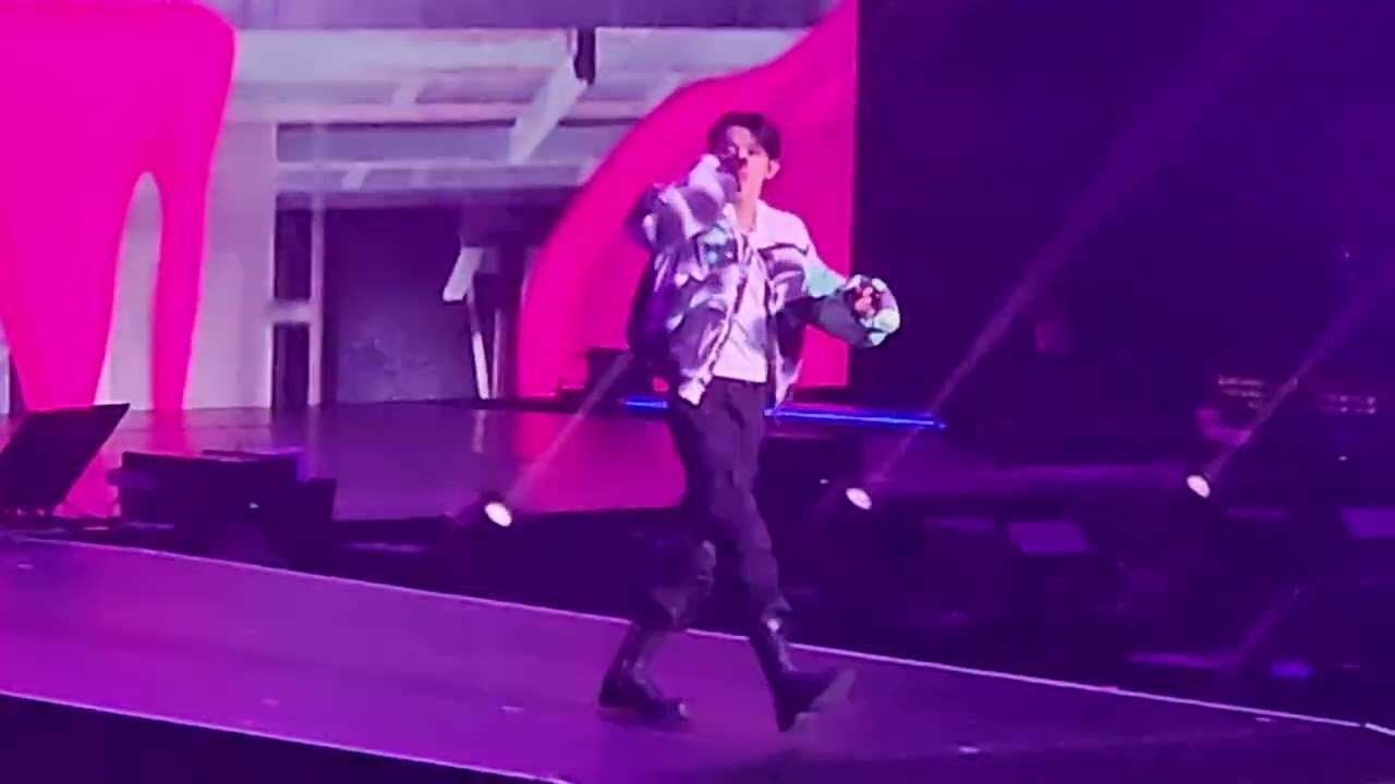 TXT in Barcelona - GGUM by Yeonjun (jumping into crowd) - 