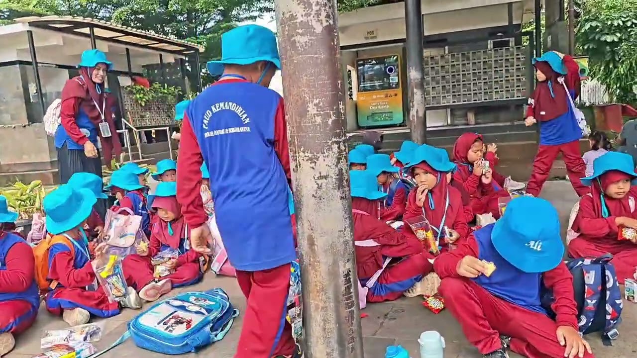 Kemandirian Naik Kereta ke Perpustakaan Nasional Kota Bogor