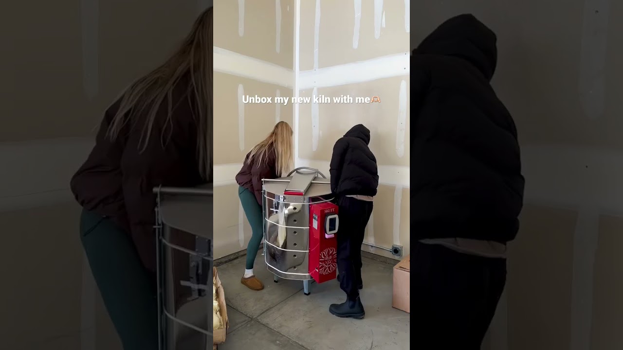 Unboxing my new Skutt Km-1027 kiln with touchscreen✨