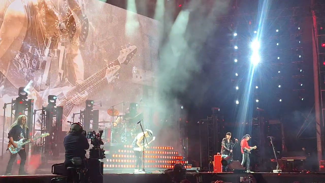 Still Loving Yoy Scorpions Retumbando En El Vive Latino 2025