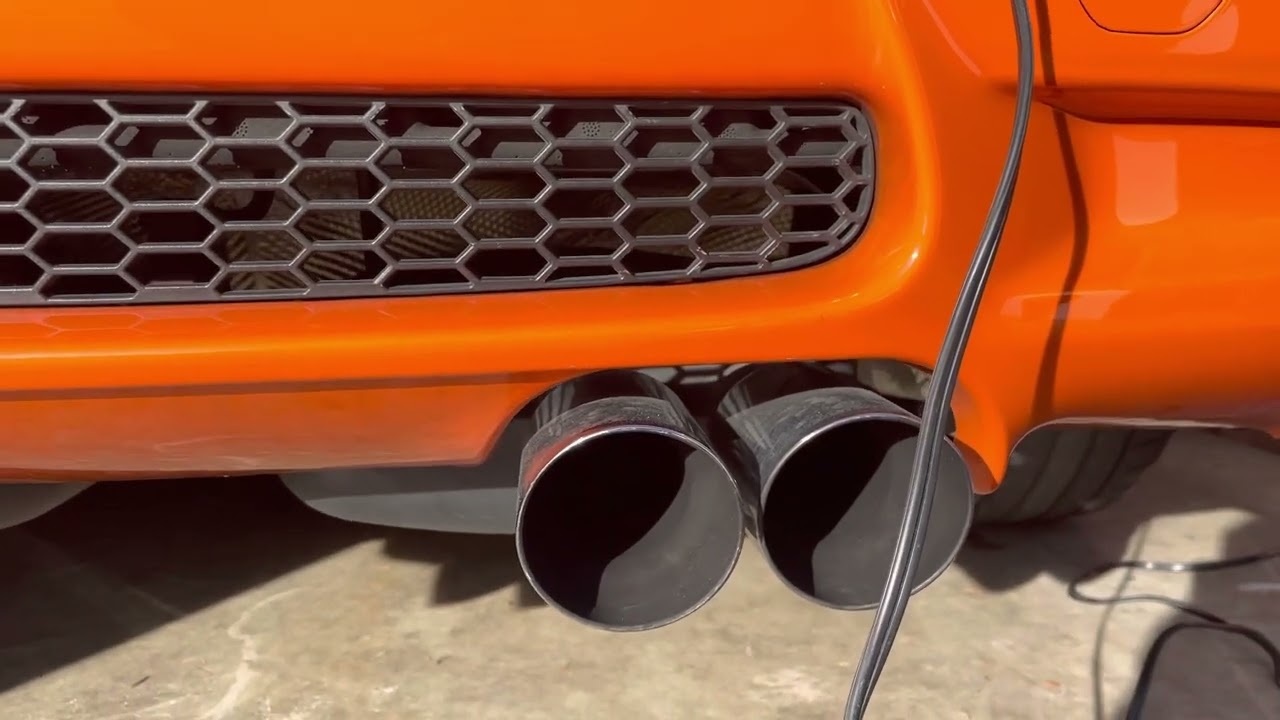 2013 BMW E92 M3 (Lime Rock Park Edition) Cold Start