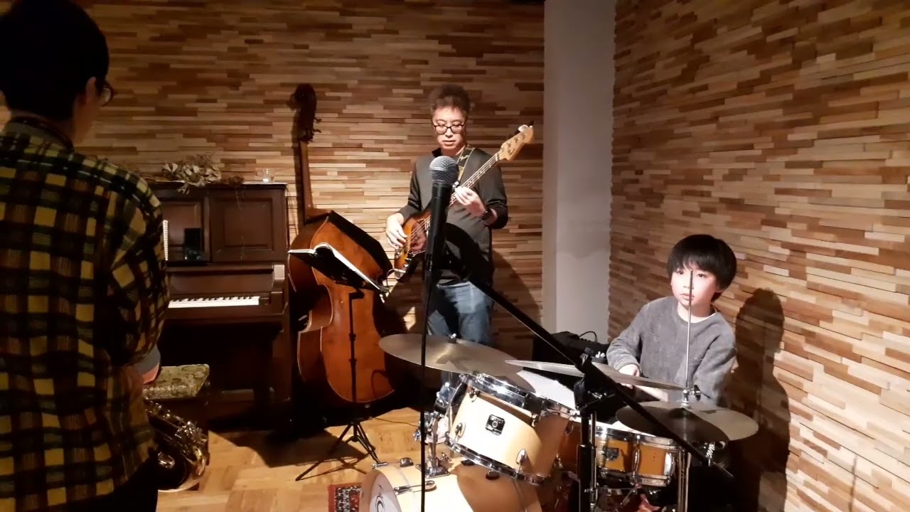 YUZUKI(Drums) & FATHER(Bass) !   FEEL LIKE MAKIN' LOVE 才能ある小学4年生  歴3年  セッション2回目　北原講師の愛弟子達 藤野駅前 カドナリ