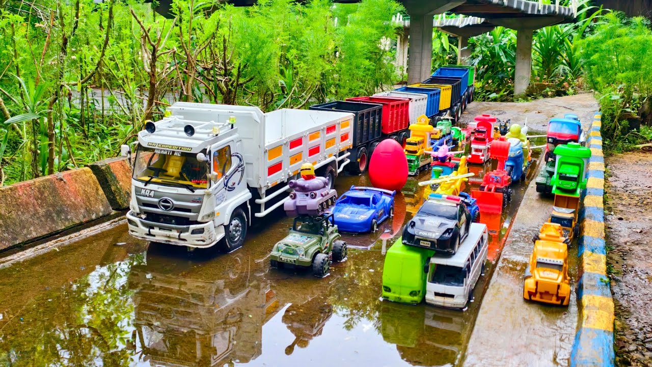 Wow !!! Mobil Truk Tronton Panjang Bongkar Penuh Mobil Mobilan Truk Mixer, Forklift, Ambulan 