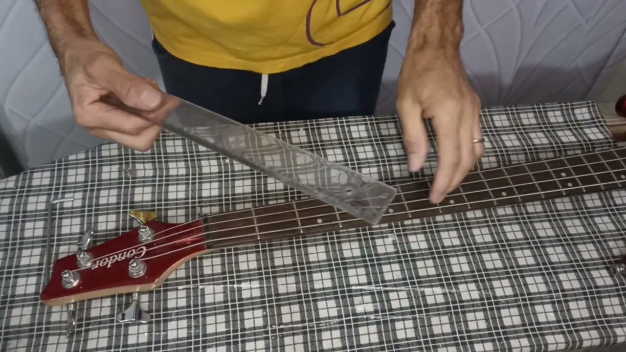 Como alinhar o braço do Contra Baixo musical(Desempenar)