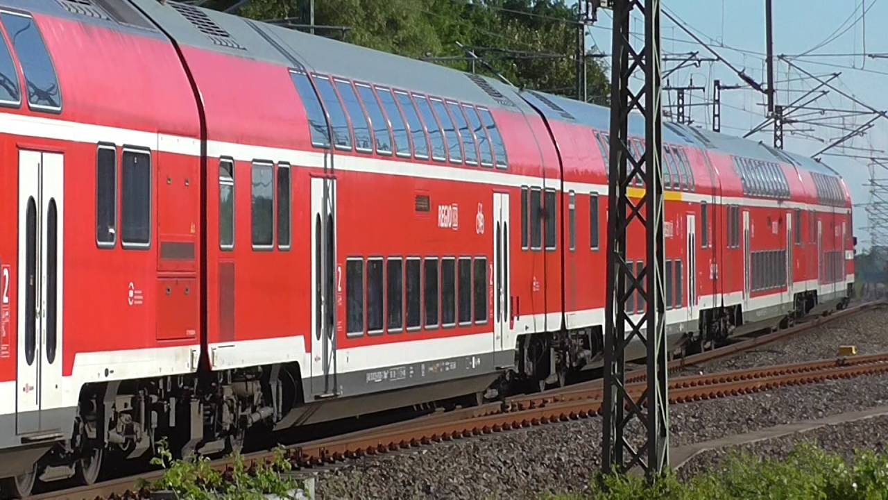 DB Regio - 112.121 con tren regional en una estacion de Berlin