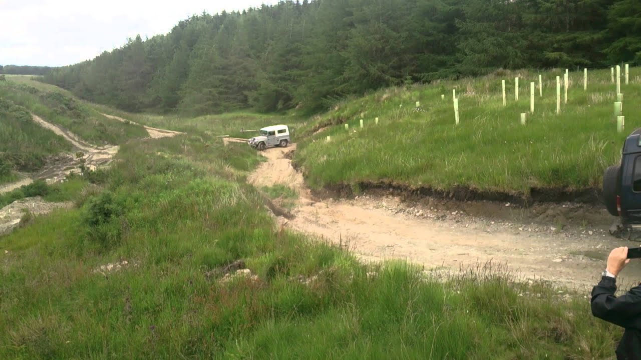 Austin Gipsy Vs Landrover Disco