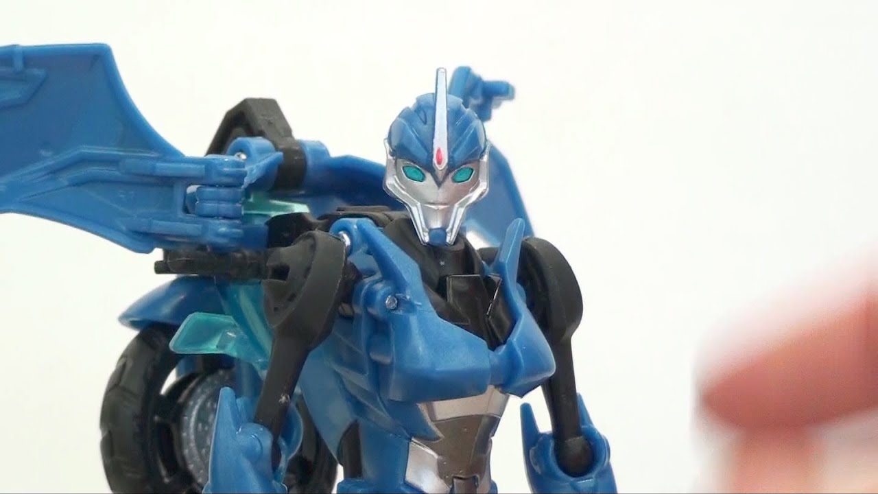 Video Review of the Transformers Prime (RiD) Deluxe Class: Arcee