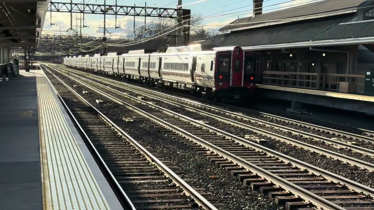 Metro North and Amtrak trains at Darien Station
