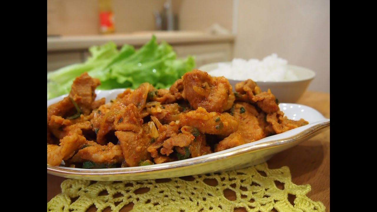 Традиционная корейская кухня: джеюк поккым или острая тушеная свинина (제육볶음)