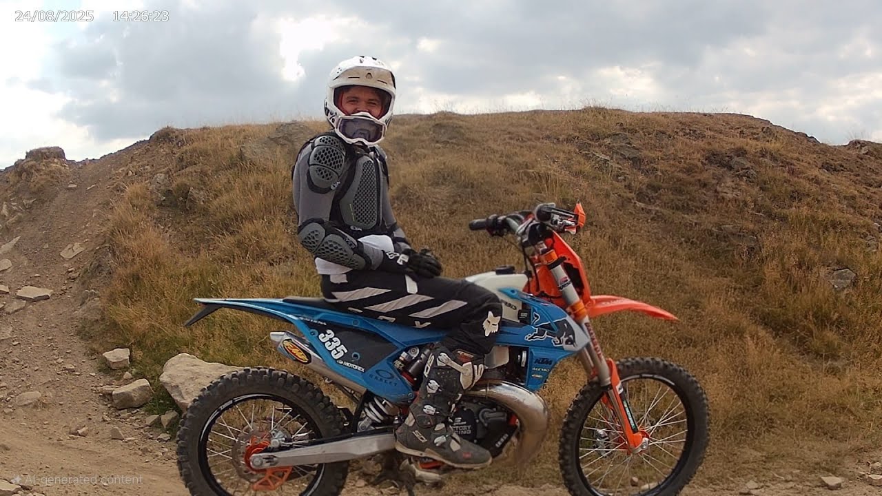 (Short) Cowm Leisure Quarry Enduro, KTM EXC 300 2019 on carb Akaso EK7000 Pro