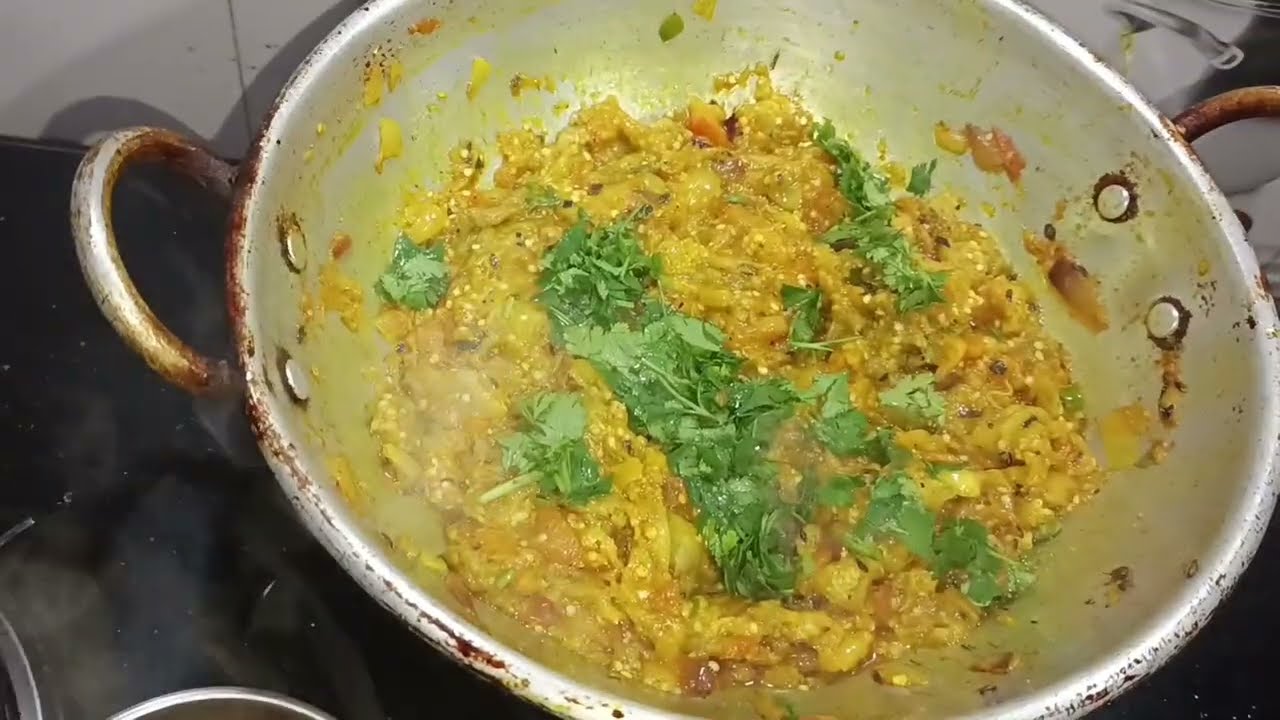 बैंगन का भर्ता आसान तरीके से देसी तरीके से#baigan #eseyrecipe #baigankabharta 