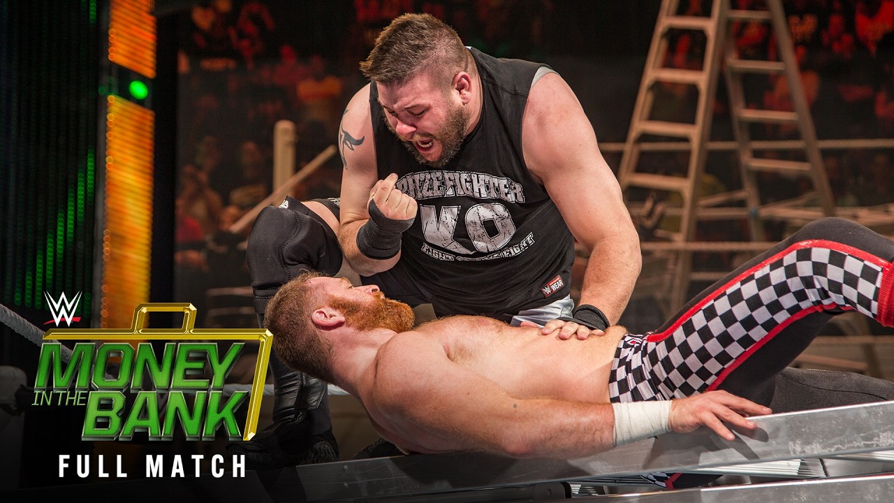 Матч с лестницами Money in the Bank за контракт на бой за титул чемпиона мира в тяжелом весе: WWE...