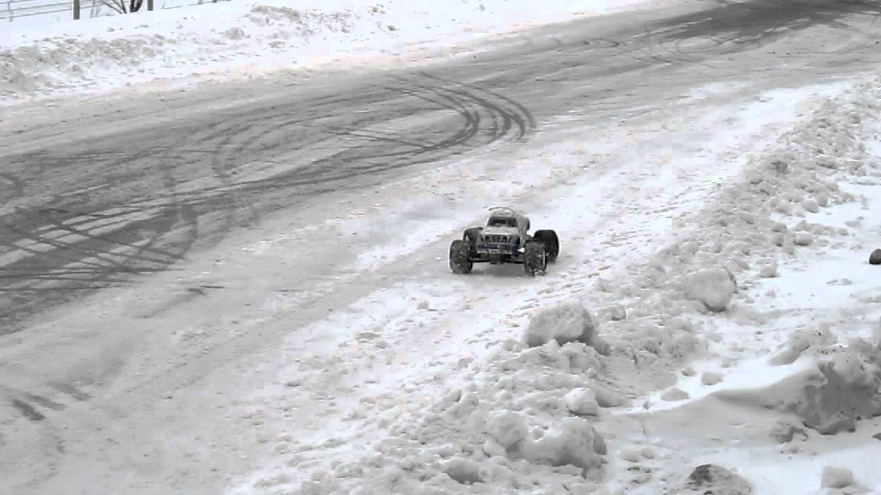 Traxxas E-Maxx 3905 Race On Ice 15.01.2012 part 4
